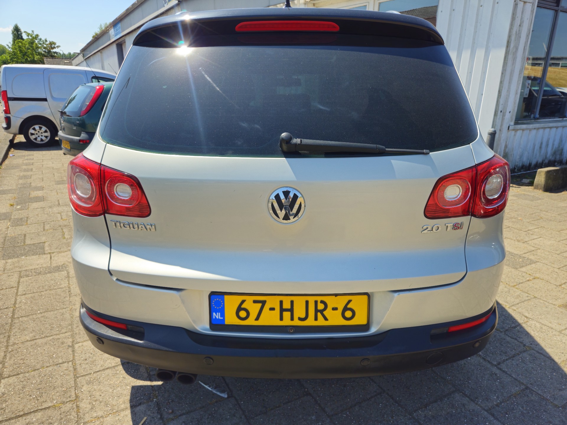 46075292-5.jpg
