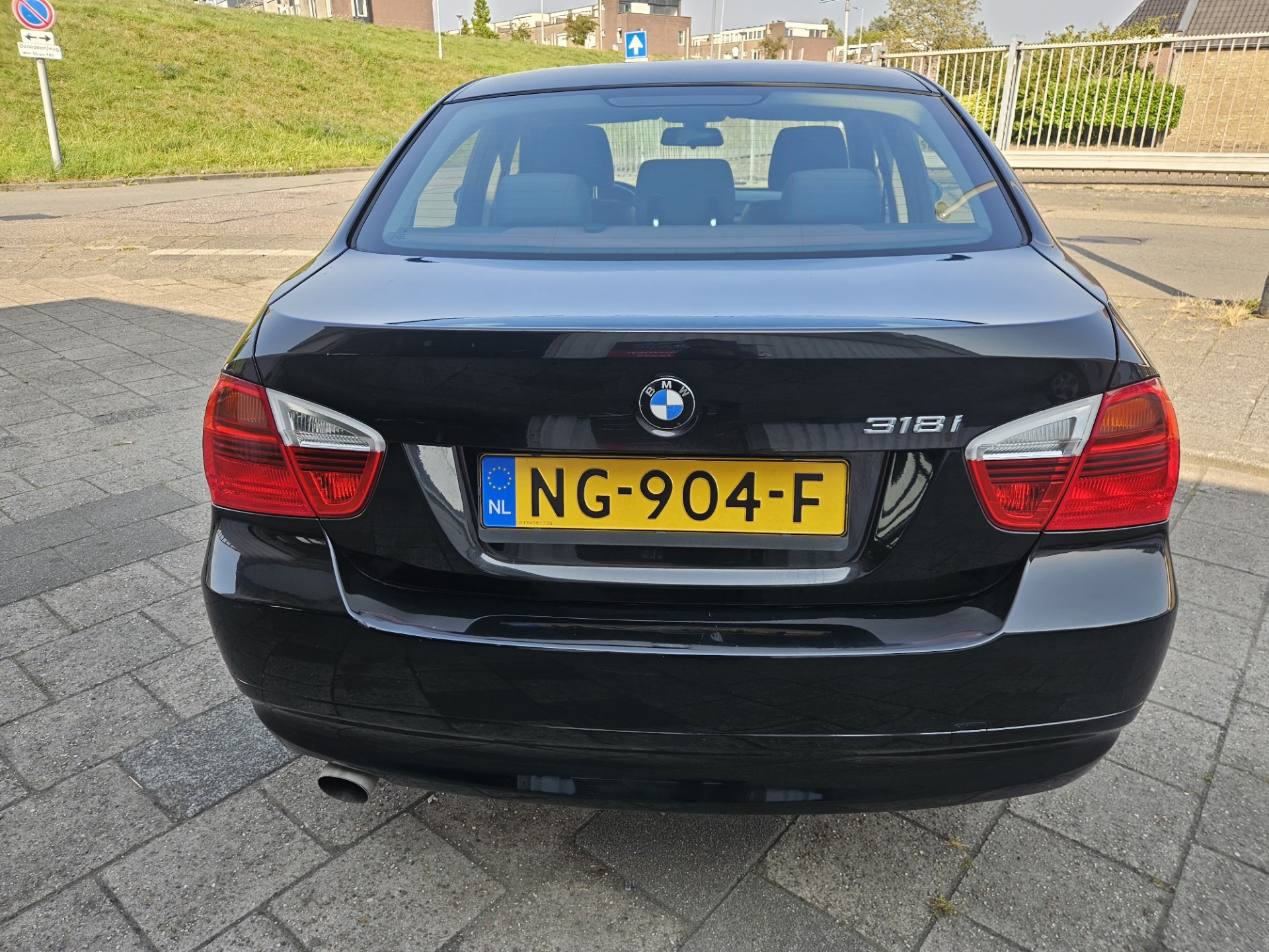 47037478-5.jpg