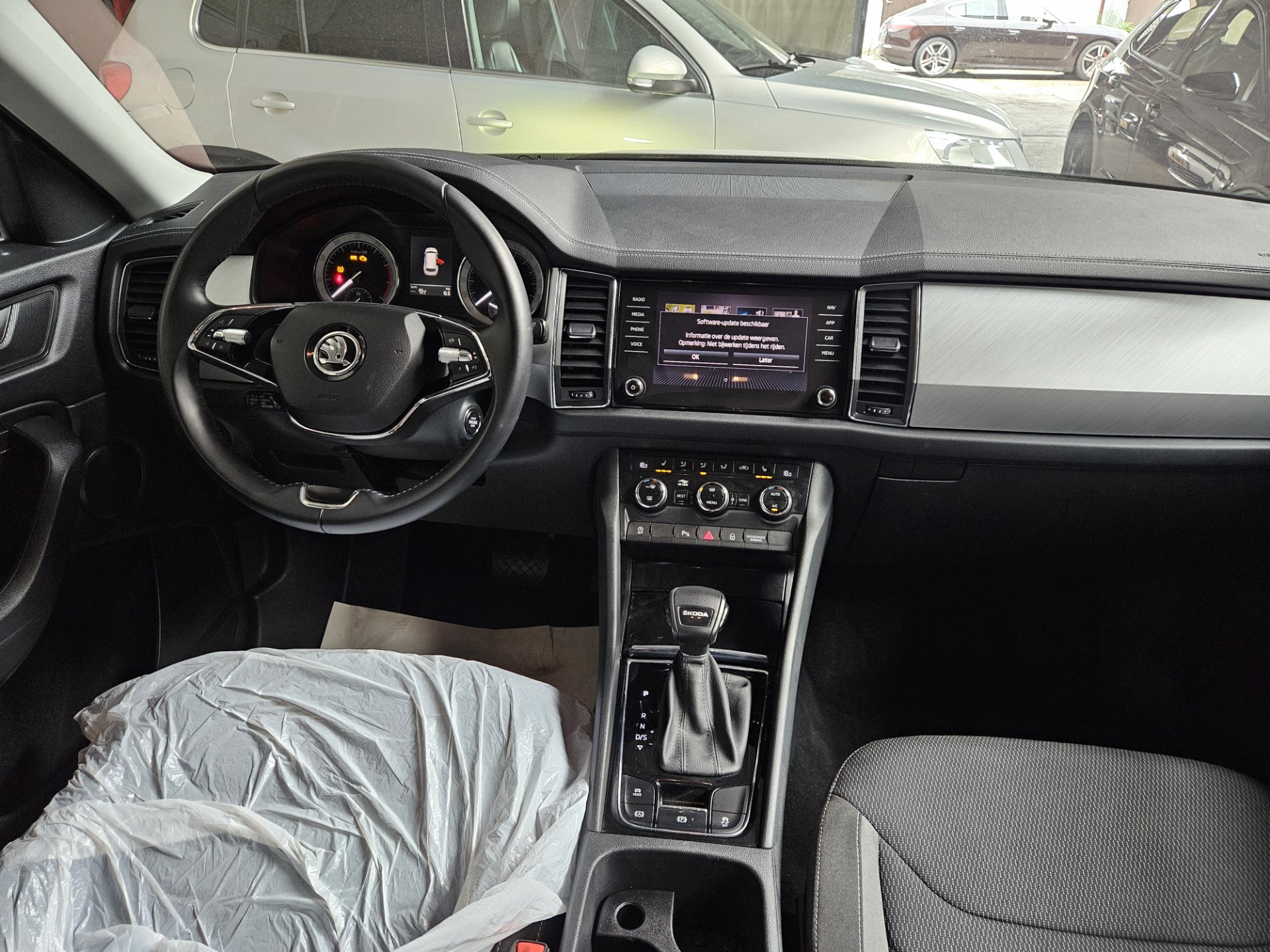 47037830-16.jpg