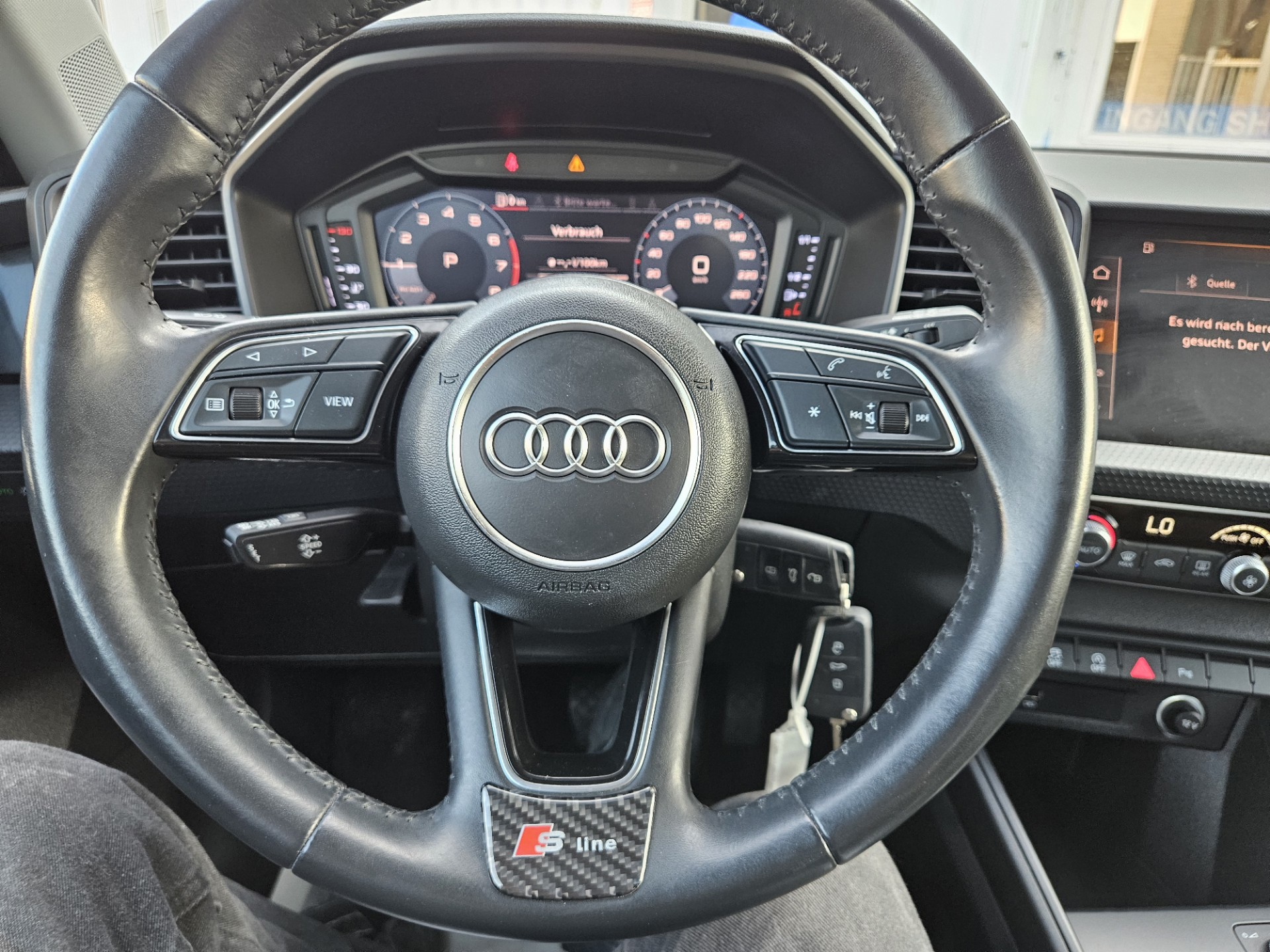 47038141-12.jpg