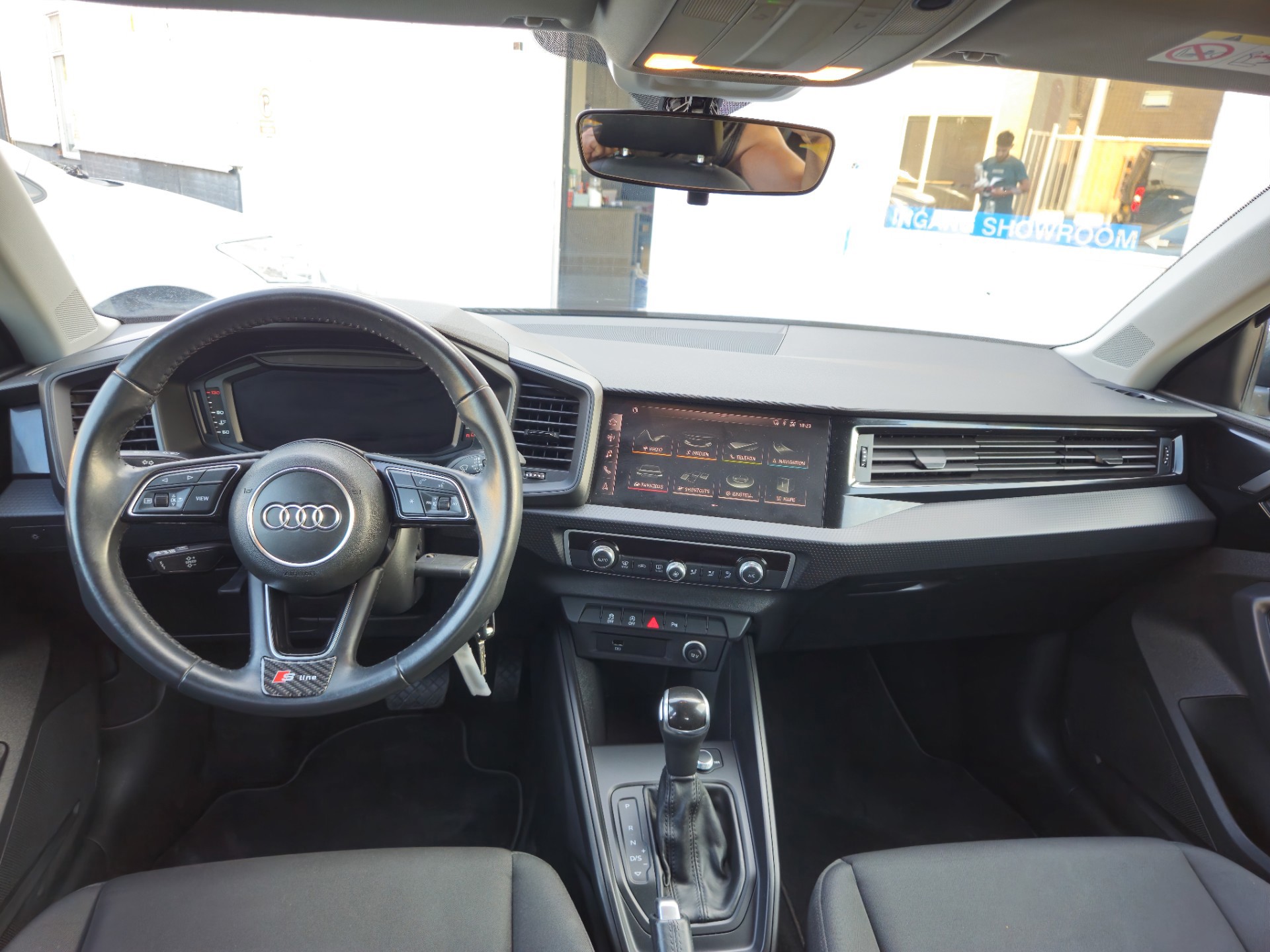 47038141-16.jpg