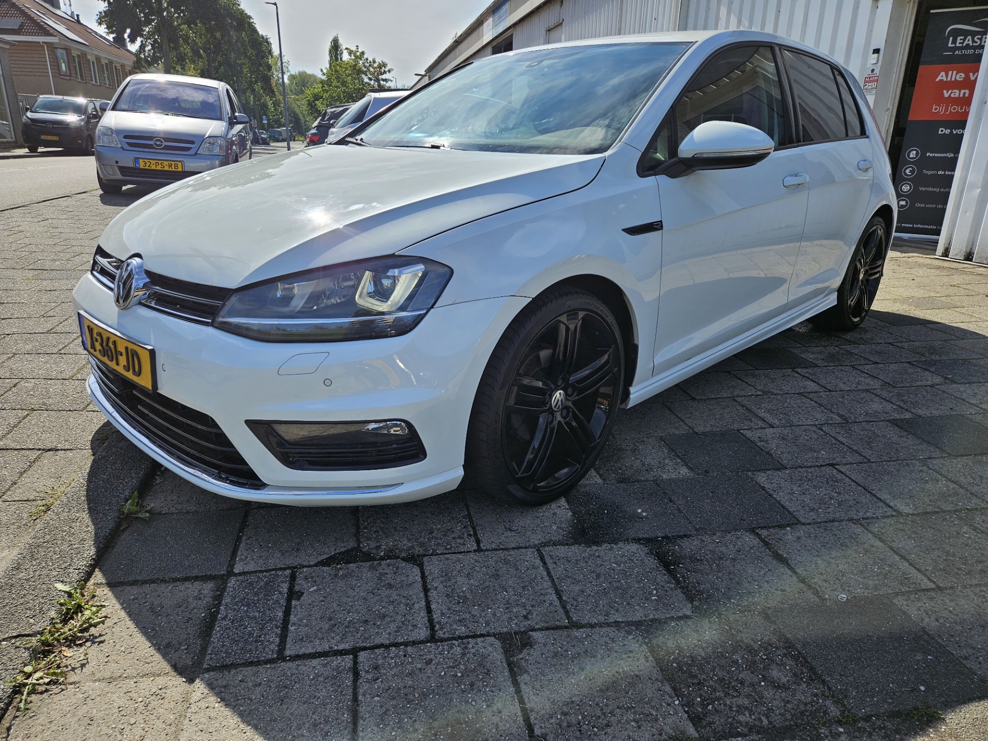 47758207-4.jpg