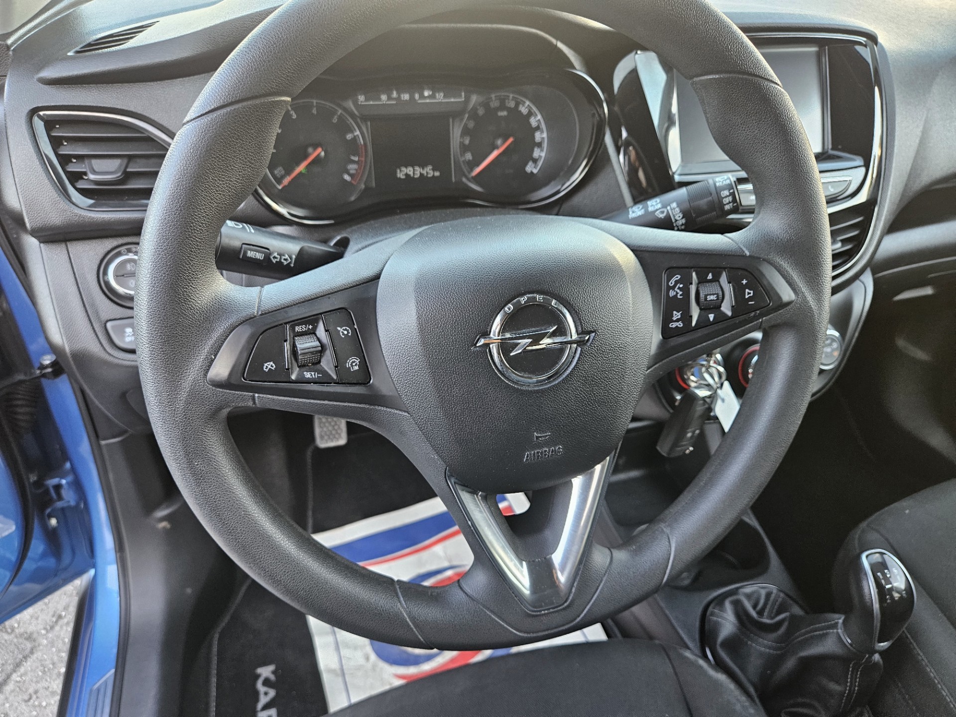 47767447-10.jpg