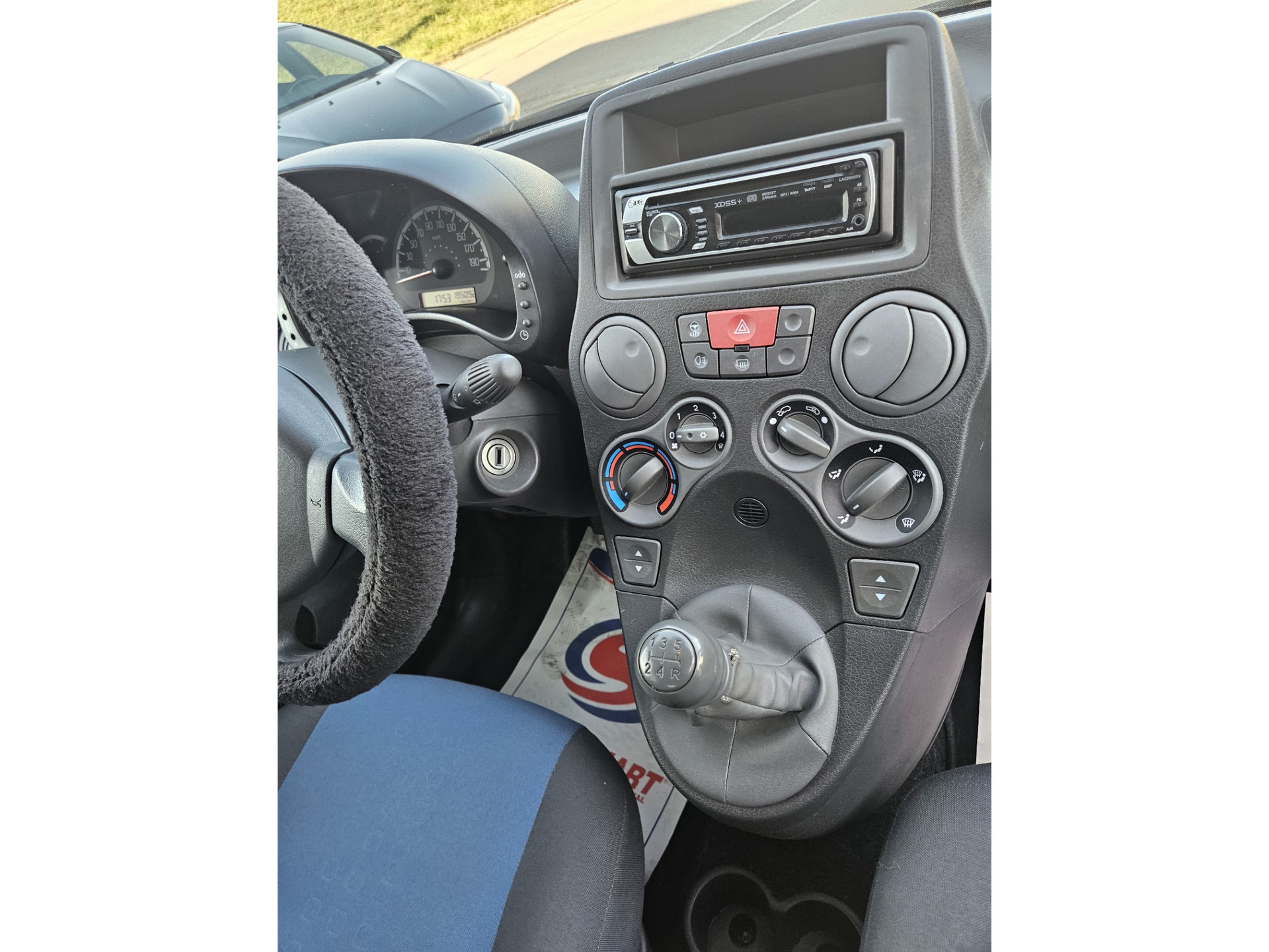 47768848-10.jpg