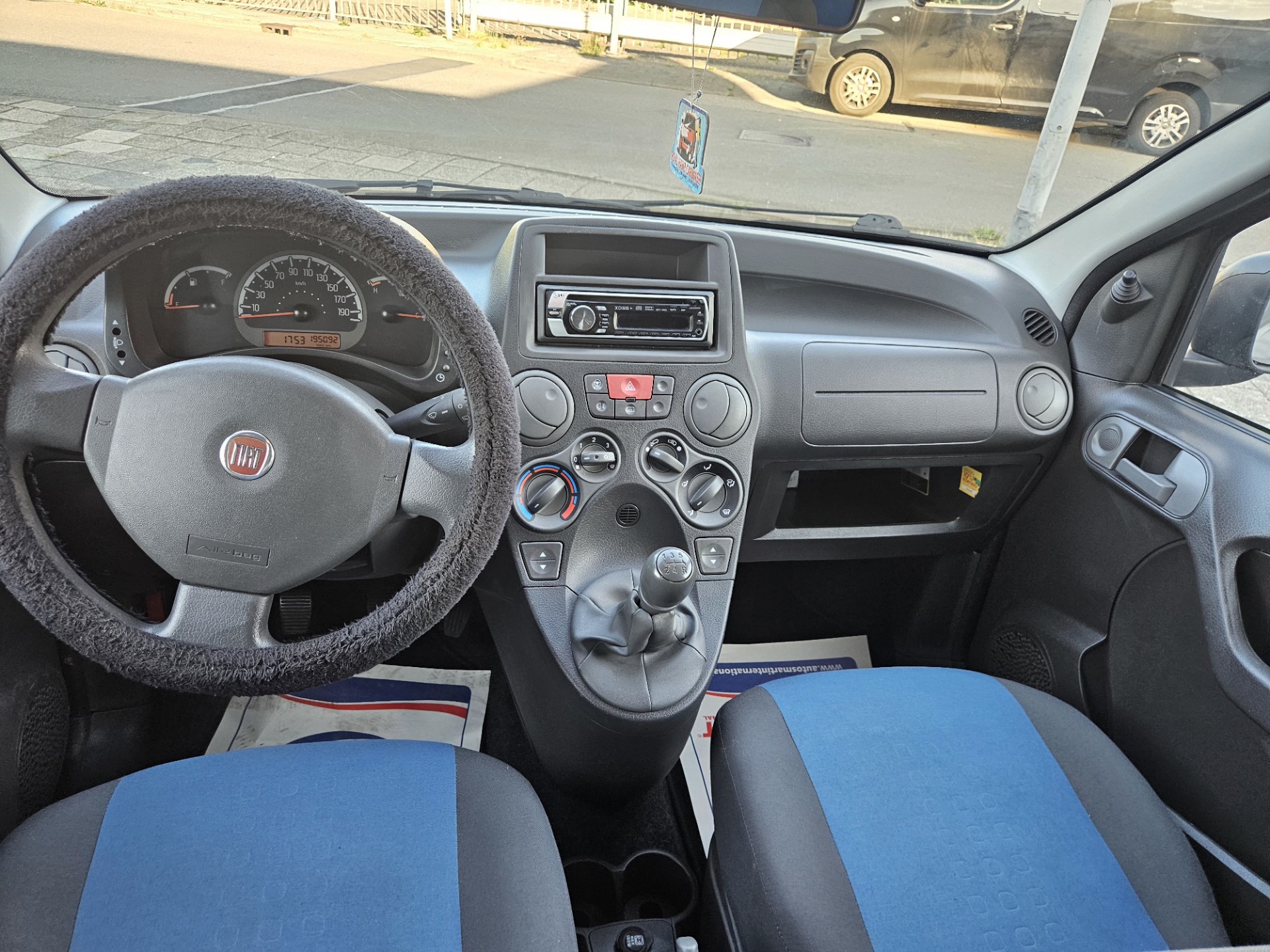 47768848-11.jpg