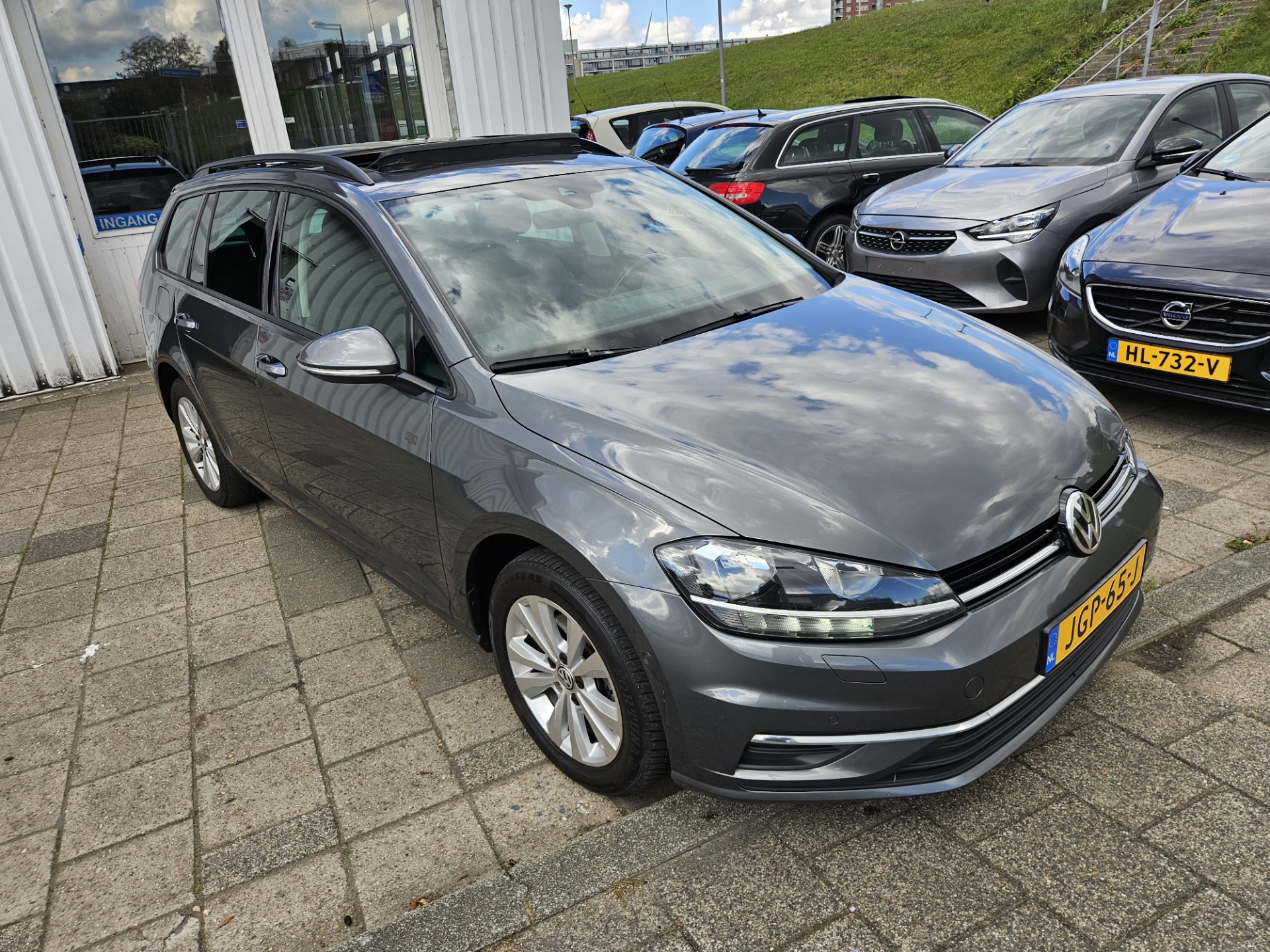 47991159-1.jpg