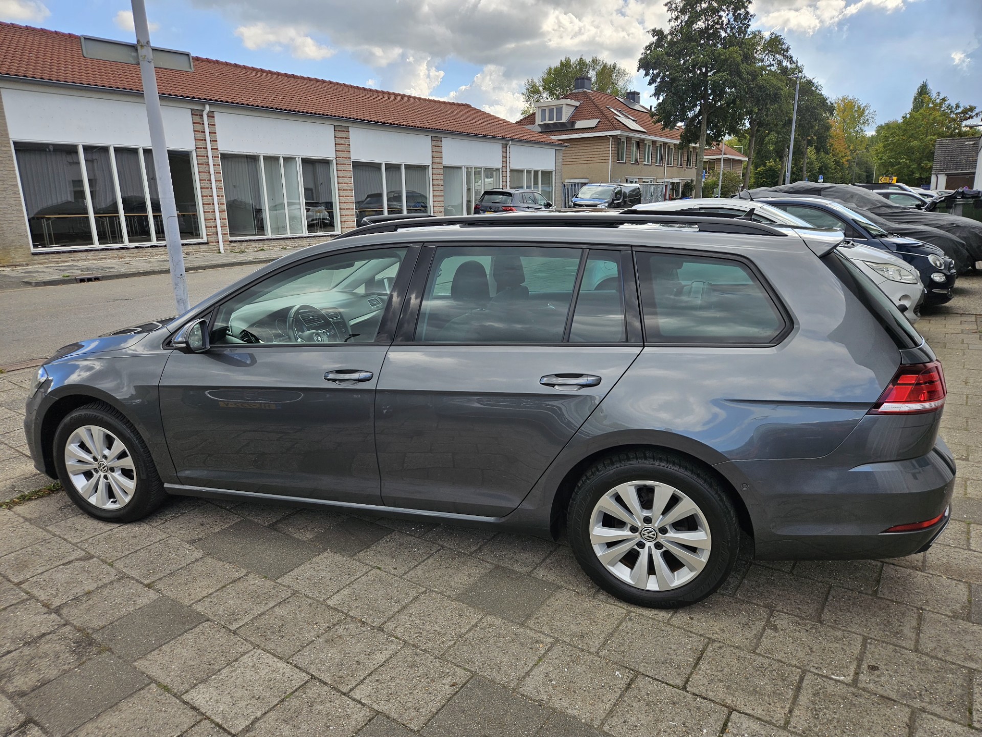 47991159-6.jpg