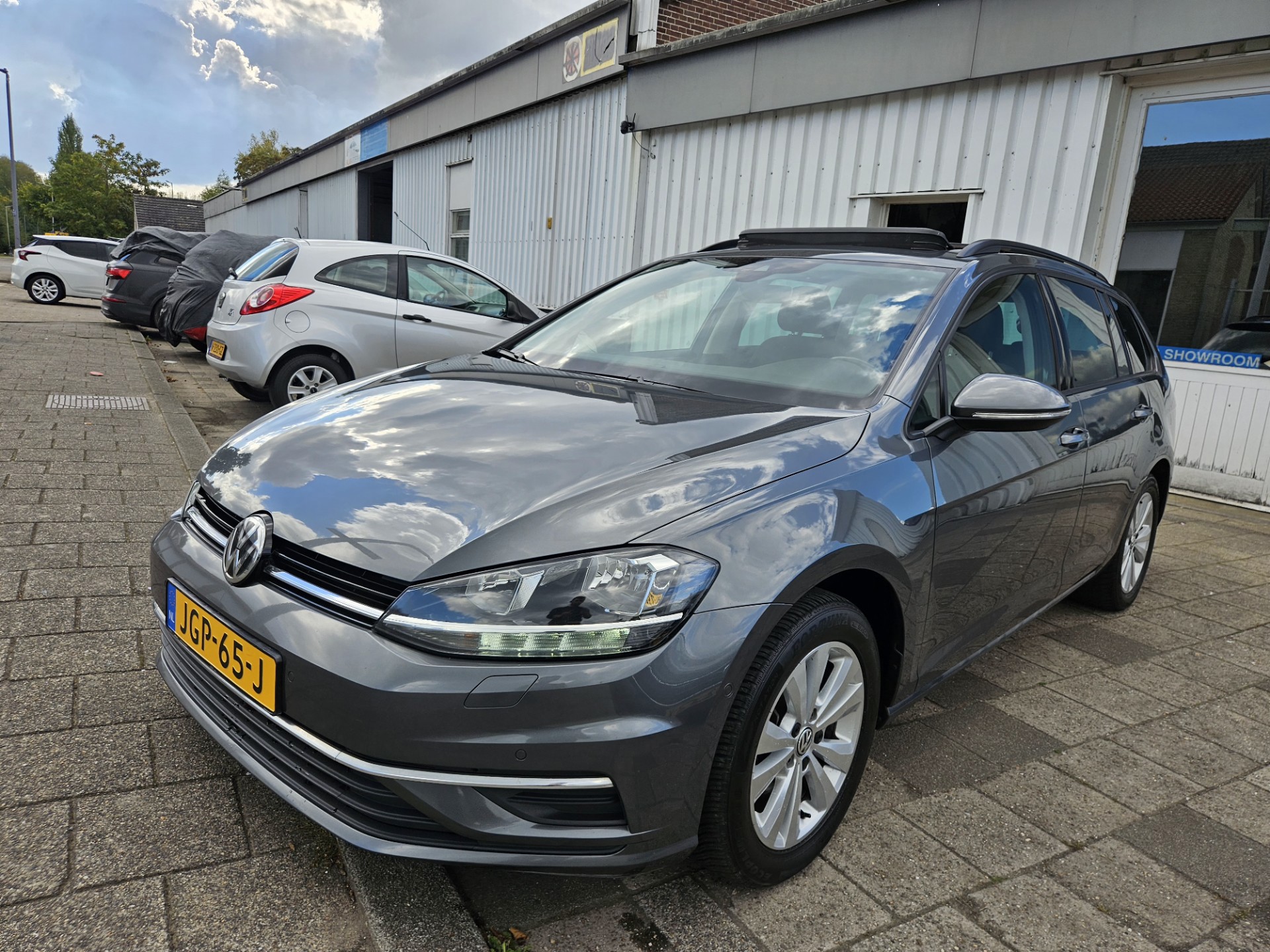47991159-8.jpg