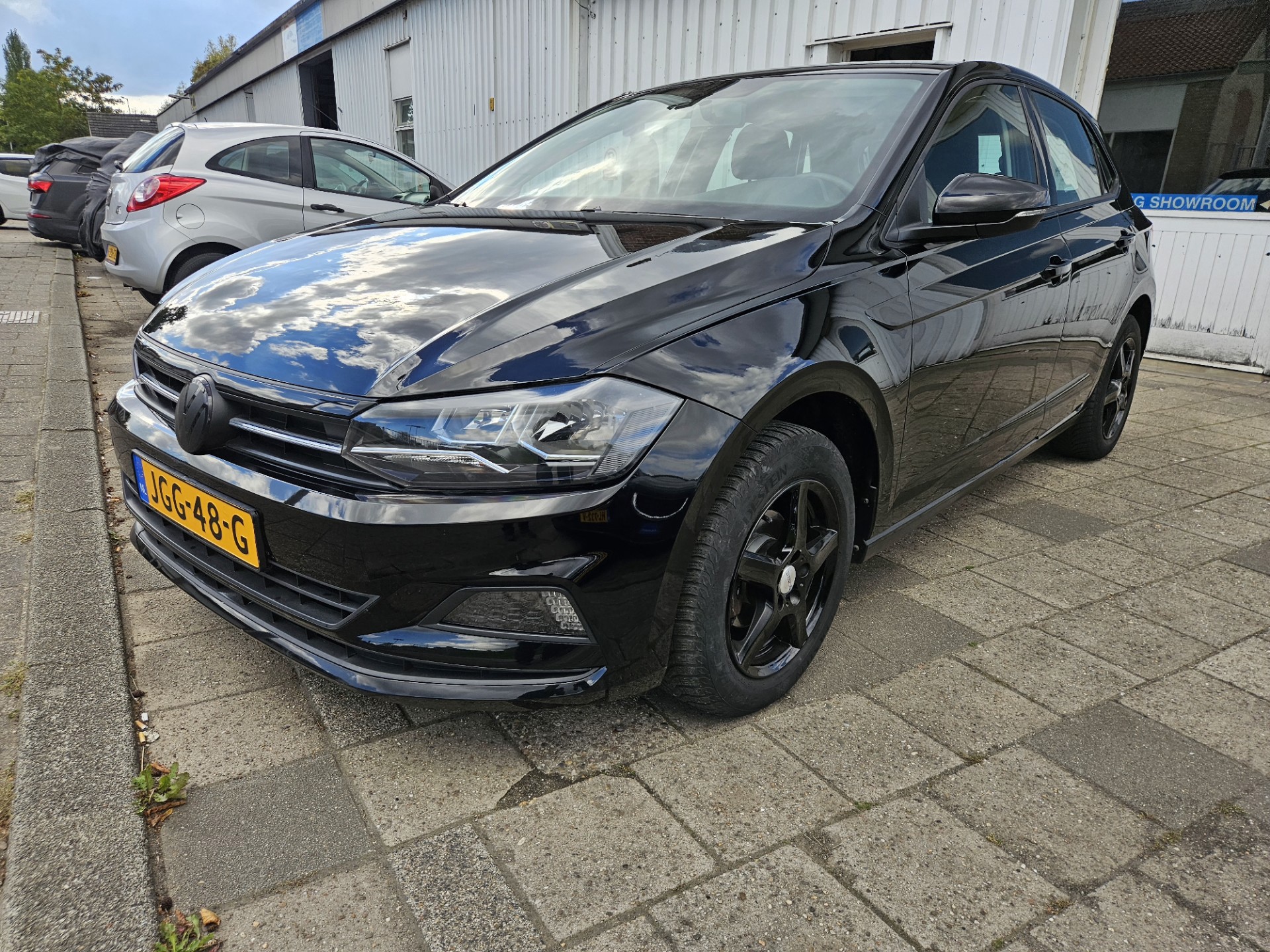 47994021-2.jpg