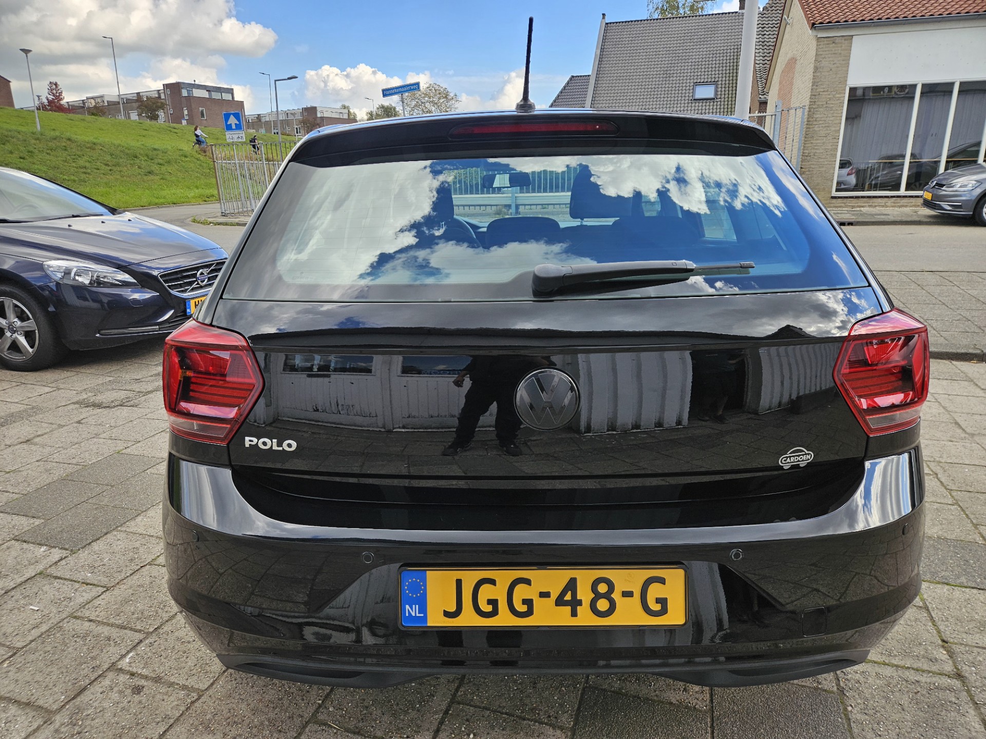 47994021-5.jpg